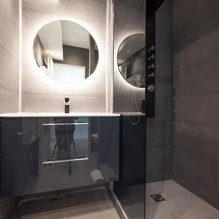 1 Bedroom Canal St Martin Eurostar Parigi