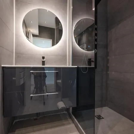 1 Bedroom Canal St Martin Eurostar Appartamento Parigi